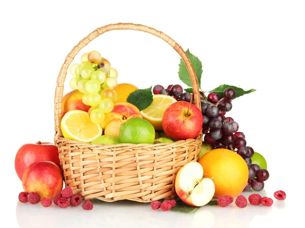 Assortiment van exotische vruchten in mand, geïsoleerd op wit — Stockfoto