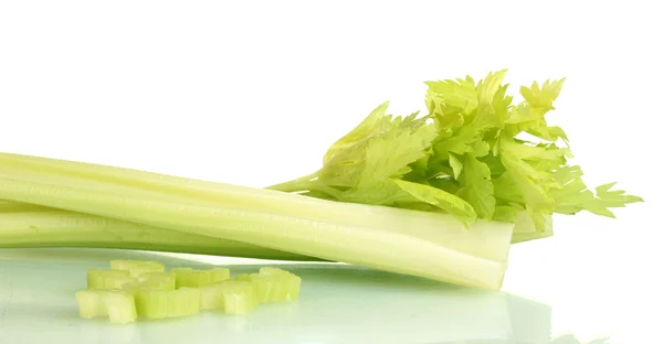孤立在白色的新鲜 slised 绿色芹菜 — 图库照片