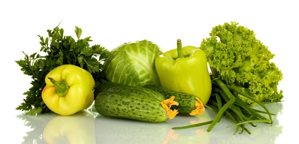 Πράσινα λαχανικά που απομονώνονται σε λευκό — Φωτογραφία Αρχείου