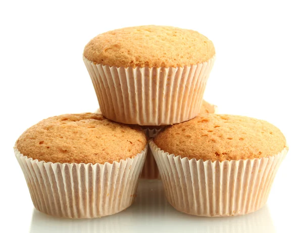 Bolos de muffin saborosos, isolados em branco — Fotografia de Stock