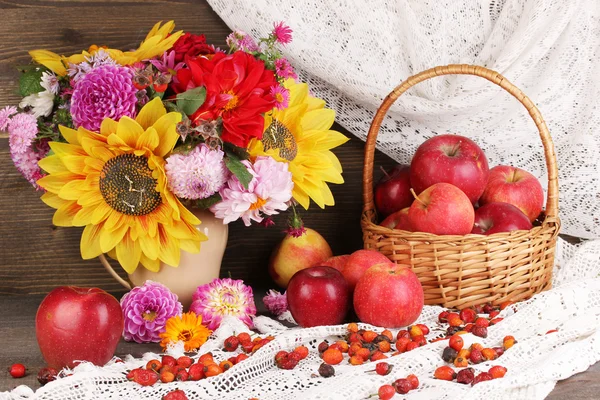 Colorful autumn still life with apples — Stock Photo, Image