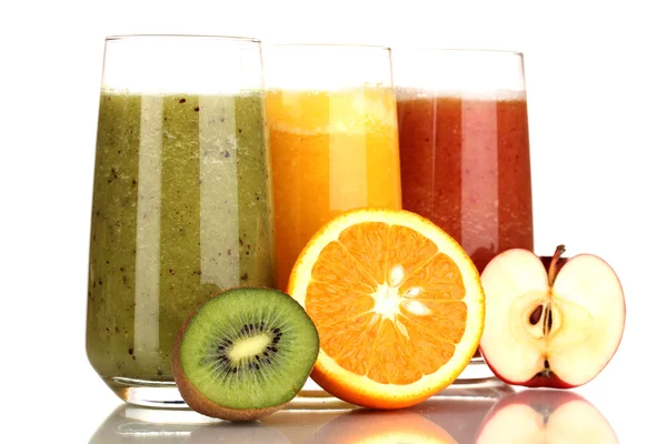 Jus de fruits frais isolés sur blanc — Photo