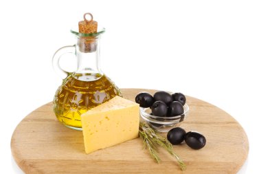 rosemary, zeytinyağı ve gemide izole üzerinde beyaz peynir beyaz kase Siyah Zeytin