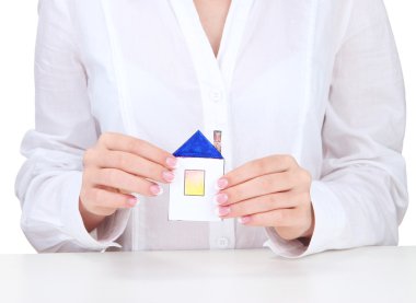 Konsept: kadın el kağıt ev, yakın çekim