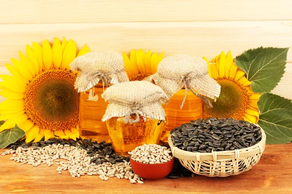 Sunflower oil and sunflower on wood background — Stock Photo, Image