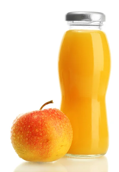 Fles van SAP met zoete apple, geïsoleerd op wit — Stockfoto