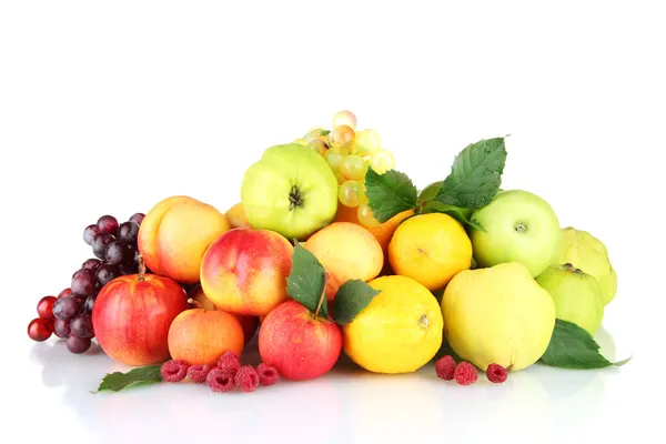 Sortimento de frutas exóticas isoladas em branco — Fotografia de Stock