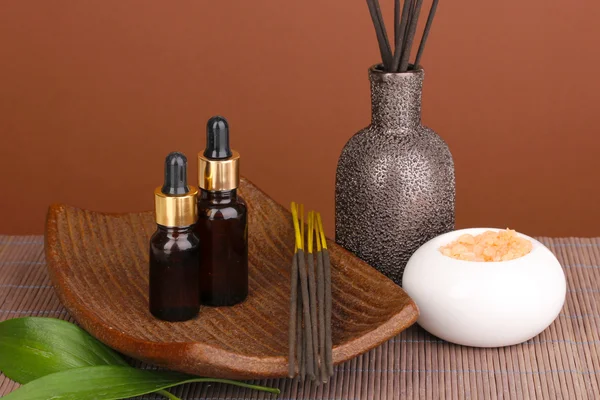 Aromatherapie instelling op bruine achtergrond — Stockfoto