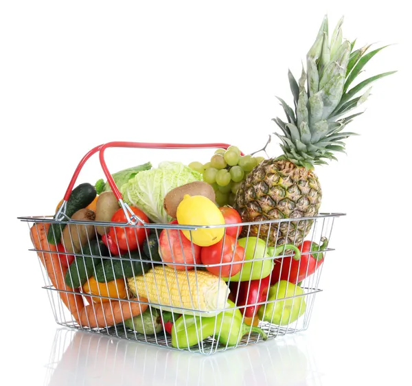 Verduras frescas y frutas en canasta metálica aisladas sobre blanco — Foto de Stock