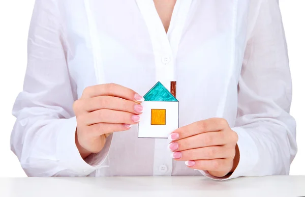 Concept: vrouw handen met papier huis, close-up — Stockfoto