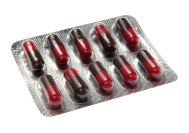 Kabarcıklara tıkılmış kapsüller, beyazlar üzerinde izole edilmiş.