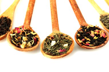 beyaz izole kaşık kuru çay çeşitleri