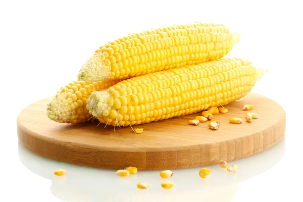 Fresh corn on wooden cutting board, isolated on white — Stock Photo, Image