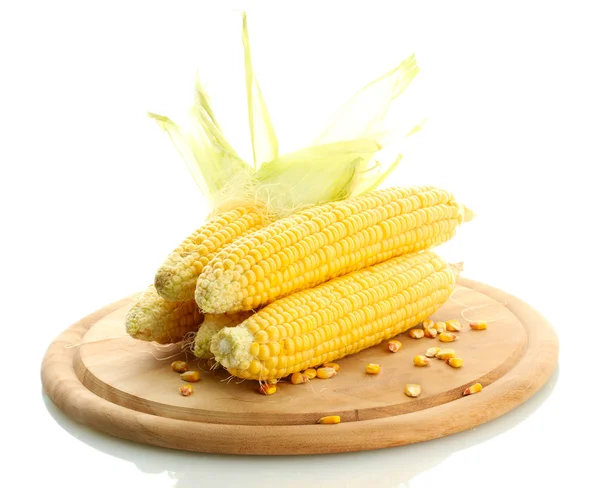 Fresh corn on wooden cutting board, isolated on white — Stock Photo, Image