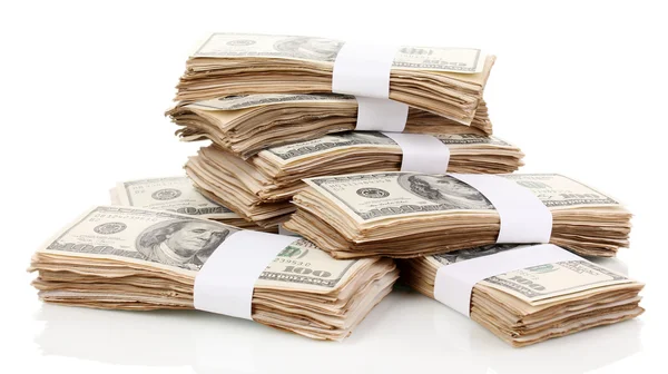 Стопки банкнот по сто долларов крупным планом, изолированные на белом — стоковое фото
