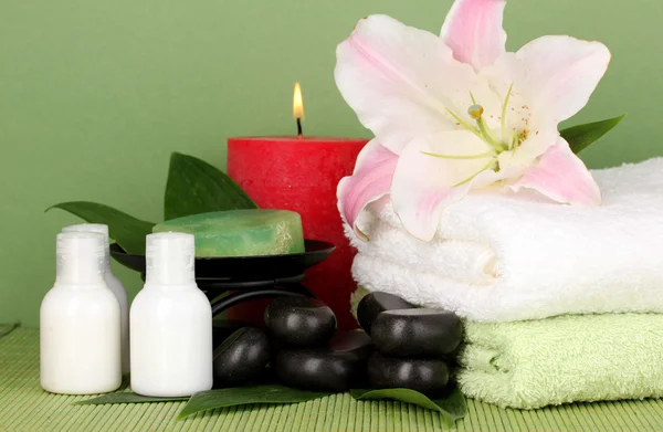 Beautiful spa setting on green background — Stock Photo, Image