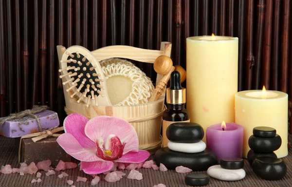 Beautiful spa setting on bamboo background — Stock Photo, Image
