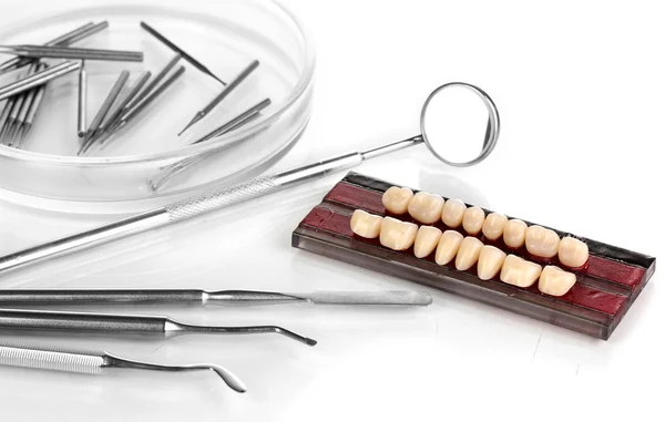 Denture with dental tools isolated on white — Stock Photo, Image