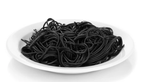 Zwarte spaghetti geïsoleerd op wit — Stockfoto