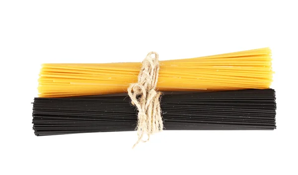 Espaguetis negros y amarillos aislados en blanco —  Fotos de Stock