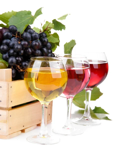 Glasses of wine and assortment of grapes in wooden crate, isolated on white — Stock Photo, Image