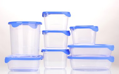 plastik üzerinde beyaz izole besin konteynerler