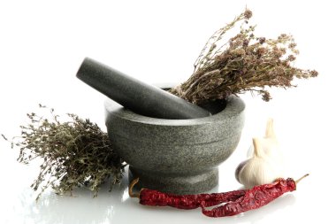 harç ve sebzeler, isolatrd beyaz üzerinde kurumuş otlar