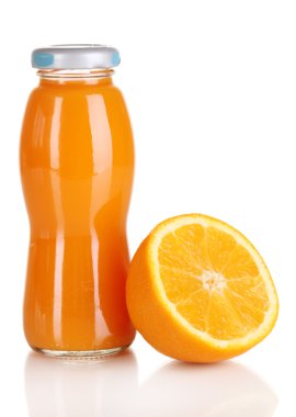 bir şişe ve turuncu beyaz izole yanında nefis portakal suyu