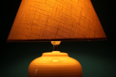 duvar kağıdı arka plan üzerinde masa lambası