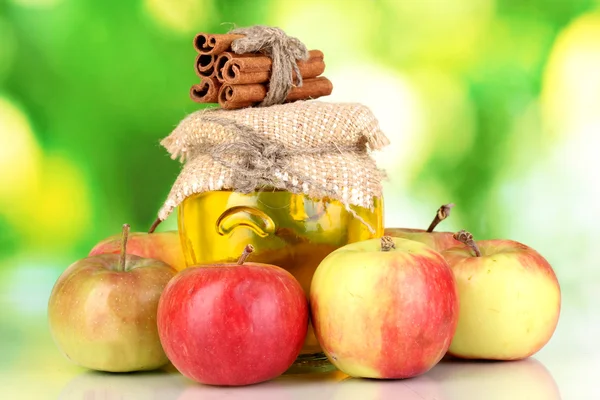 蜂蜜とリンゴとシナモンの自然な背景 — ストック写真