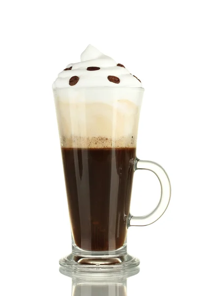 Склянка свіжого кавового коктейлю ізольовано на білому — стокове фото