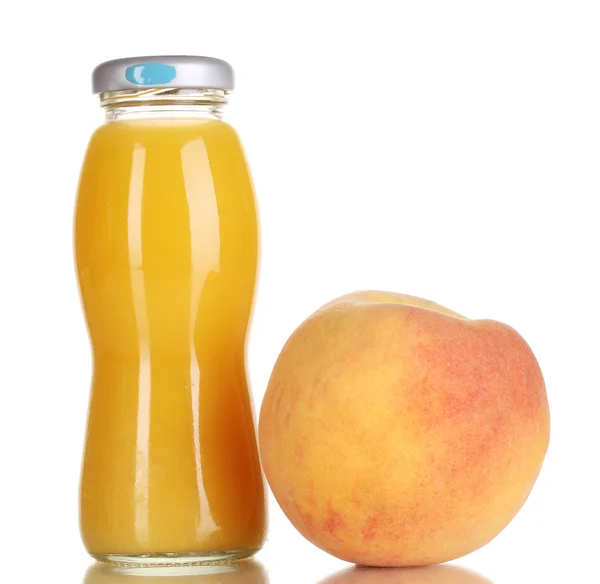 ガラス瓶と白で隔離されるそれの横にある桃美味しい桃ジュース — ストック写真