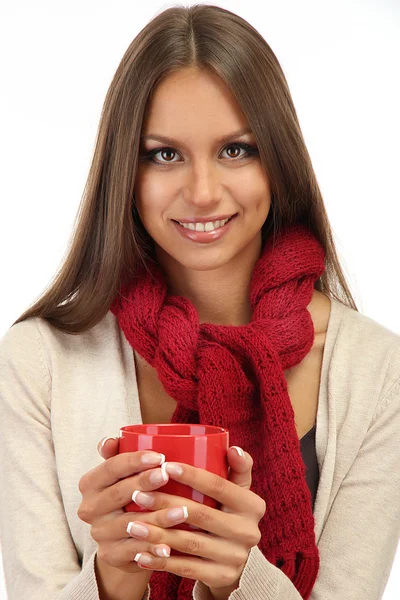 Bella giovane donna con tazza di tè, isolata su bianco — Foto Stock