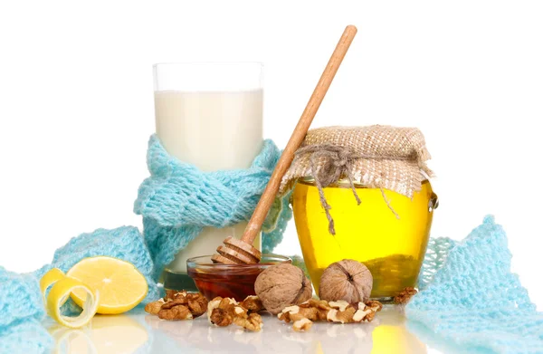 Ingredientes saludables para fortalecer la inmunidad en bufanda caliente aislada en blanco —  Fotos de Stock
