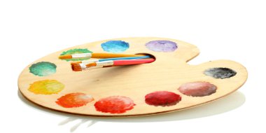 ahşap sanat palet boya ve fırça üzerinde beyaz izole