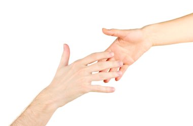 Kadın eli, beyaz arka planda erkeğin eline geçer.