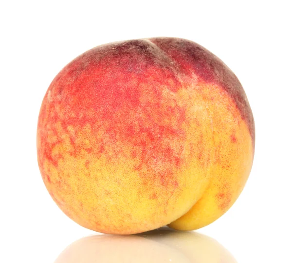 Спелый персик, изолированный на белом — стоковое фото