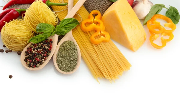 Pasta spaghetti, vegetables and spices, isolated on white — Stock Photo, Image