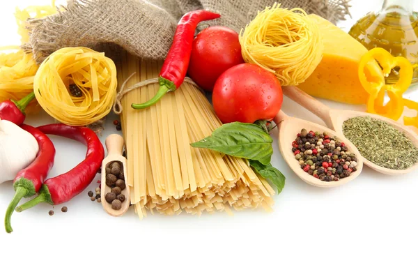 Pasta spaghetti, vegetables and spices, isolated on white — Stock Photo, Image