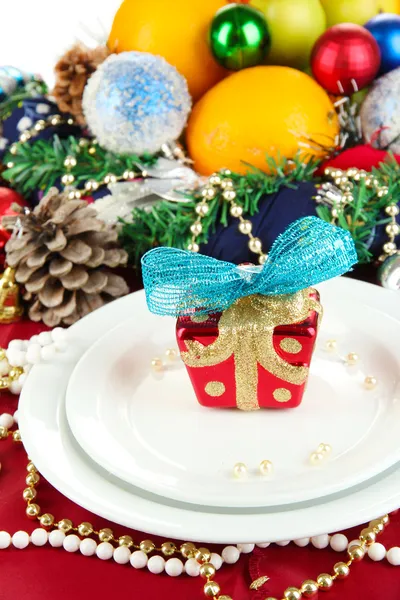 Servindo mesa de Natal no fundo branco — Fotografia de Stock