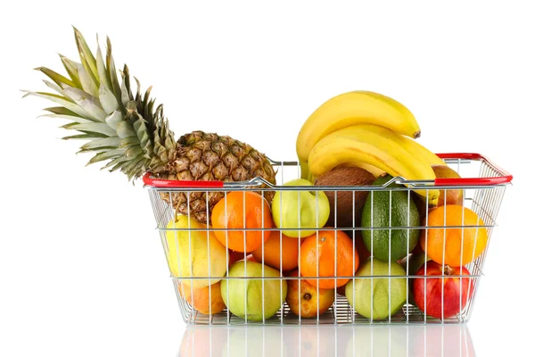 Fruta fresca em cesta de metal isolada sobre fundo branco — Fotografia de Stock