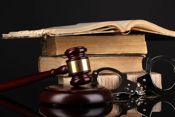 Gavel, handcuffs and books on law isolated on black close-up — Stock Photo, Image