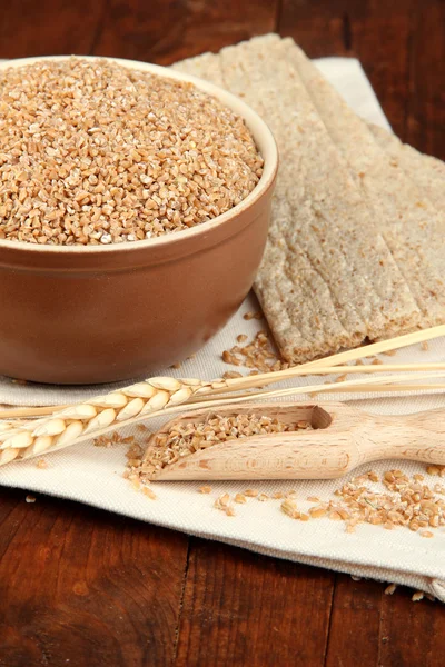桌上的小麦麸皮 — 图库照片