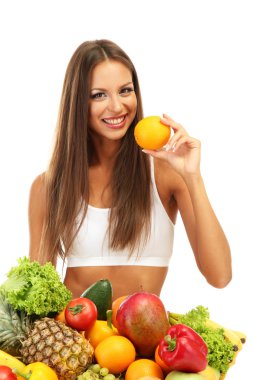 Meyve ve sebzeli güzel bir kadın, beyaz tenli.
