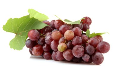 Olgun tatlı üzüm üzerine beyaz izole