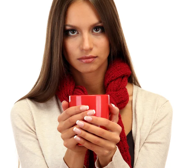 Bella giovane donna con tazza di tè, isolata su bianco — Foto Stock