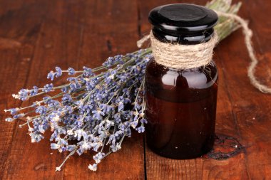 Lavanta çiçekleri ve kavanoz