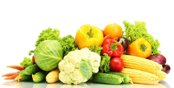 Verduras frescas aisladas en blanco — Foto de Stock