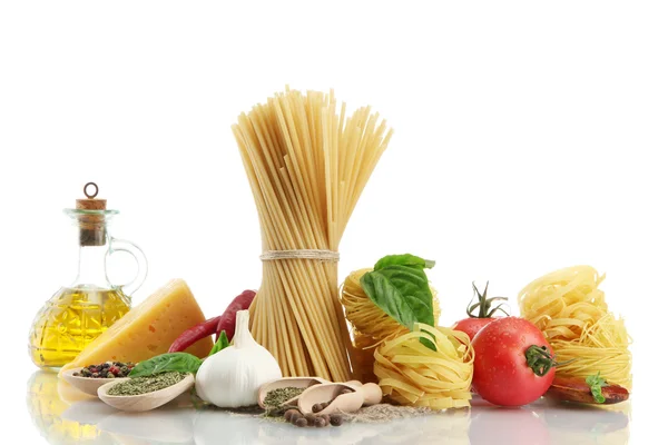 Pasta spaghetti, vegetables, spices and oil, isolated on white — Stock Photo, Image