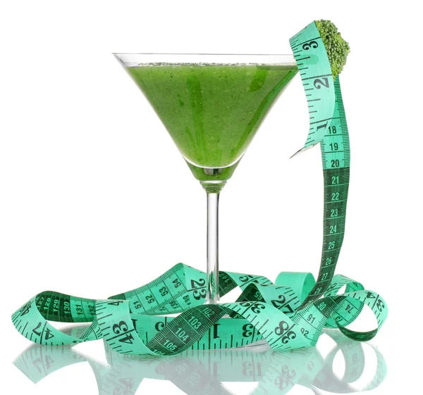 Zielony sok warzywny w koktajl szkła na białym tle — Zdjęcie stockowe